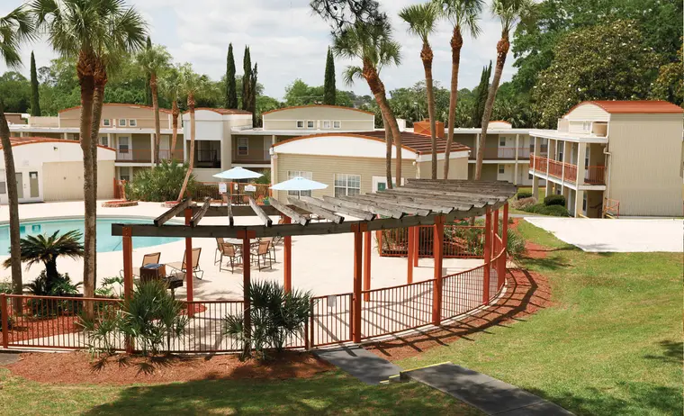 Villa Reanna — student housing in Tallahassee near FSU